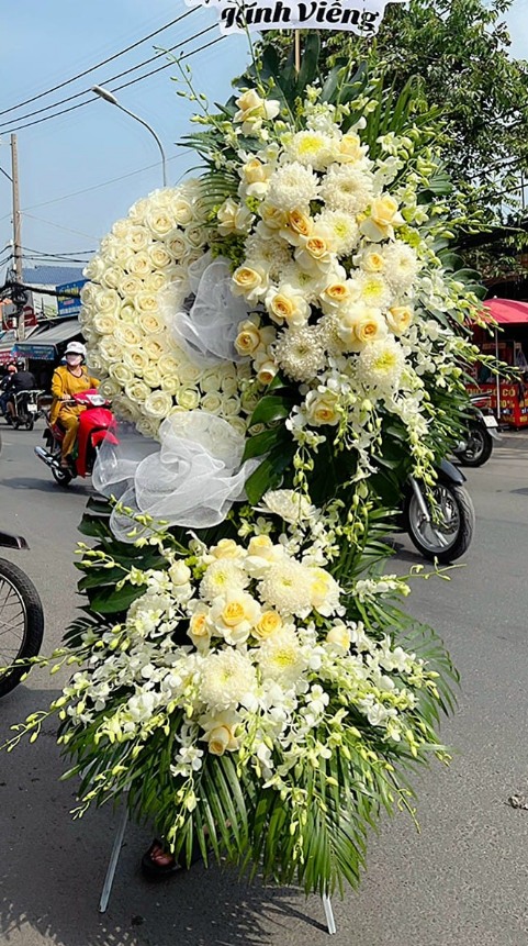 Vòng hoa tang lễ, giao hoa tận nơi giá rẻ